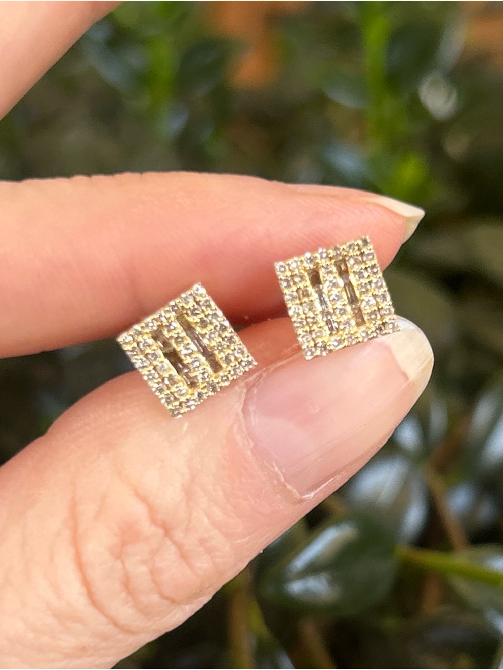 10K SOLID GOLD and Genuine Diamond Screwback Post Earrings